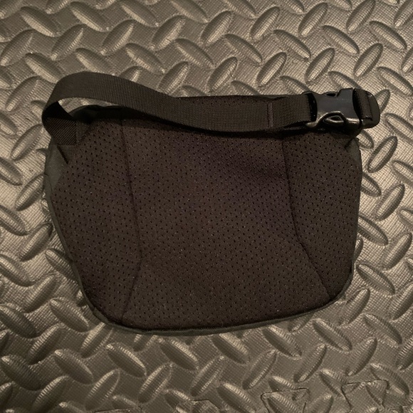 Brand New Arc'Teryx Mantis 1 Cross Body Bag Wasitpack - Picture 2 of 2